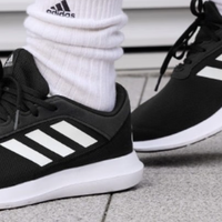adidas CORERACER：跑鞋界的“温柔骑士”，让你跑出舒适新高度！
