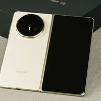 荣耀Magic V5评测：既薄又强，重新定义AI旗舰大折叠