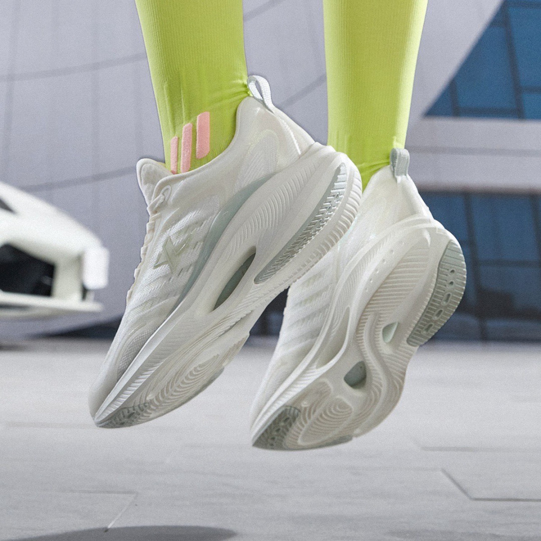 特步跑步鞋推荐:轻盈透气