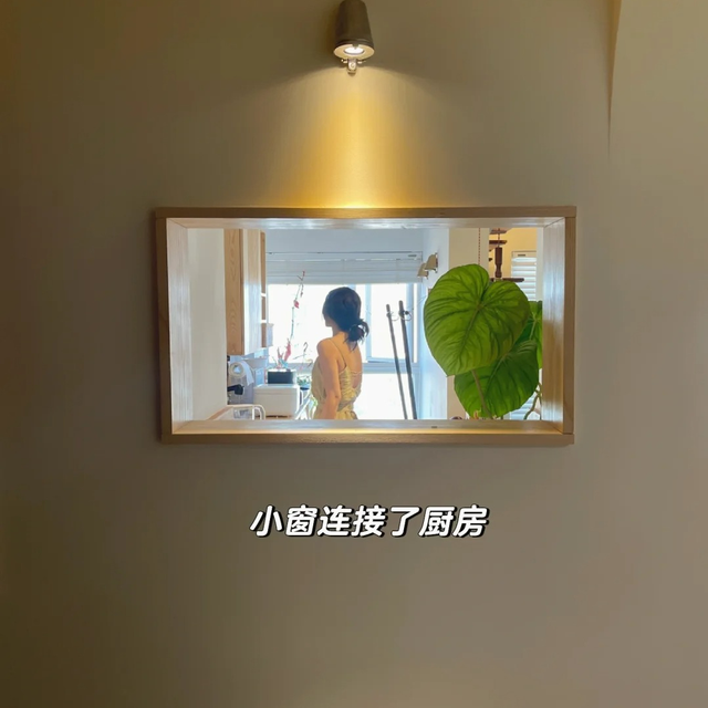 不听劝：媳妇坚持在厨房墙上开个洞，完工后都心服口服，夸很实用