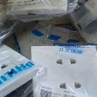 不到19块钱买了6个插座面板，其中飞利浦7孔2块5一个，不知道真假
