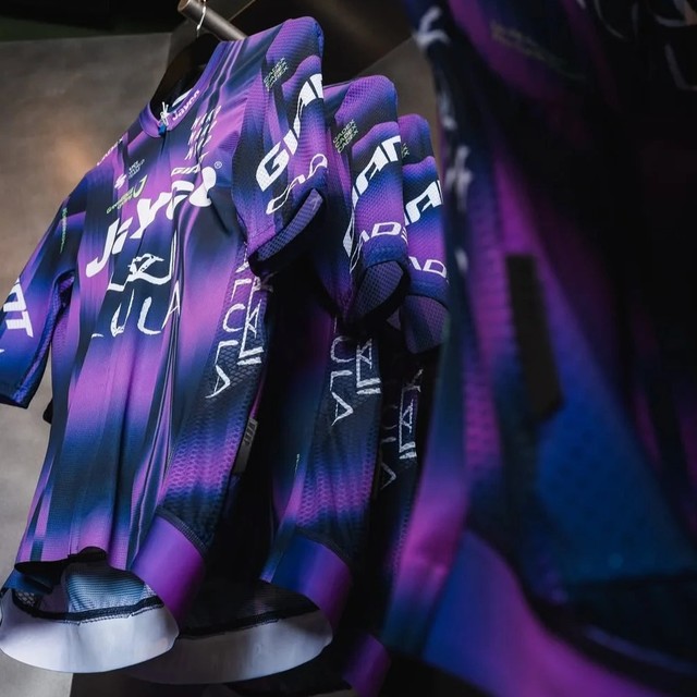 穿上就是大PRO！盘点那些贵但真香的顶级骑行服，第4个绝了！