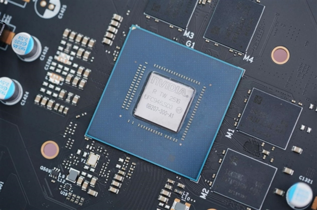 橘白小清新!七彩虹COLORFIRE RTX 5050 MEOW橘影橙DUO OC图赏