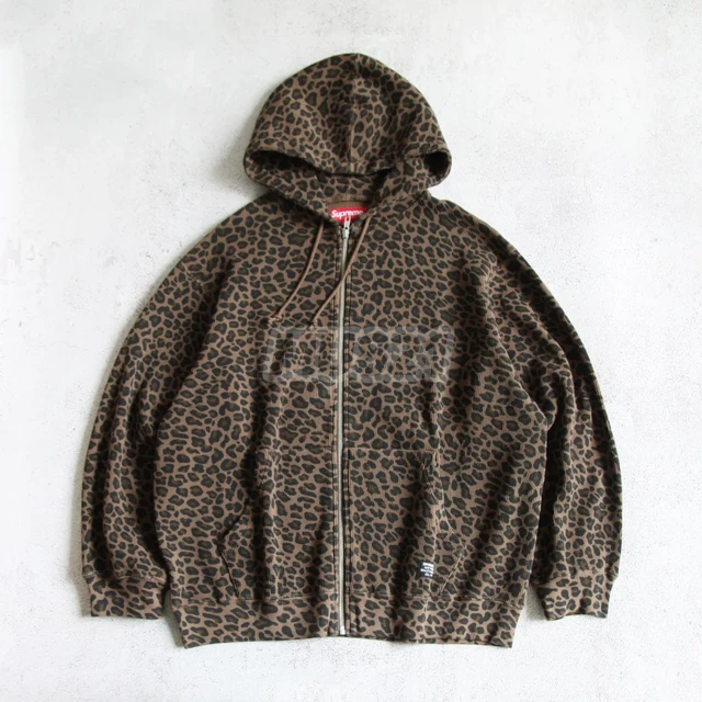 SS25 SUPREME Zip Up Thermal 华夫格薄款连帽开衫卫衣
【上身参考p8～p9】
Gali同款。SUP每次的豹纹单品都越来越受欢迎，华夫格面料也是近几年大热的面料，深色豹纹图案相