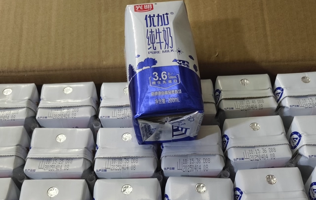 光明优加钻石装纯牛奶，藏着全家人的早餐时光