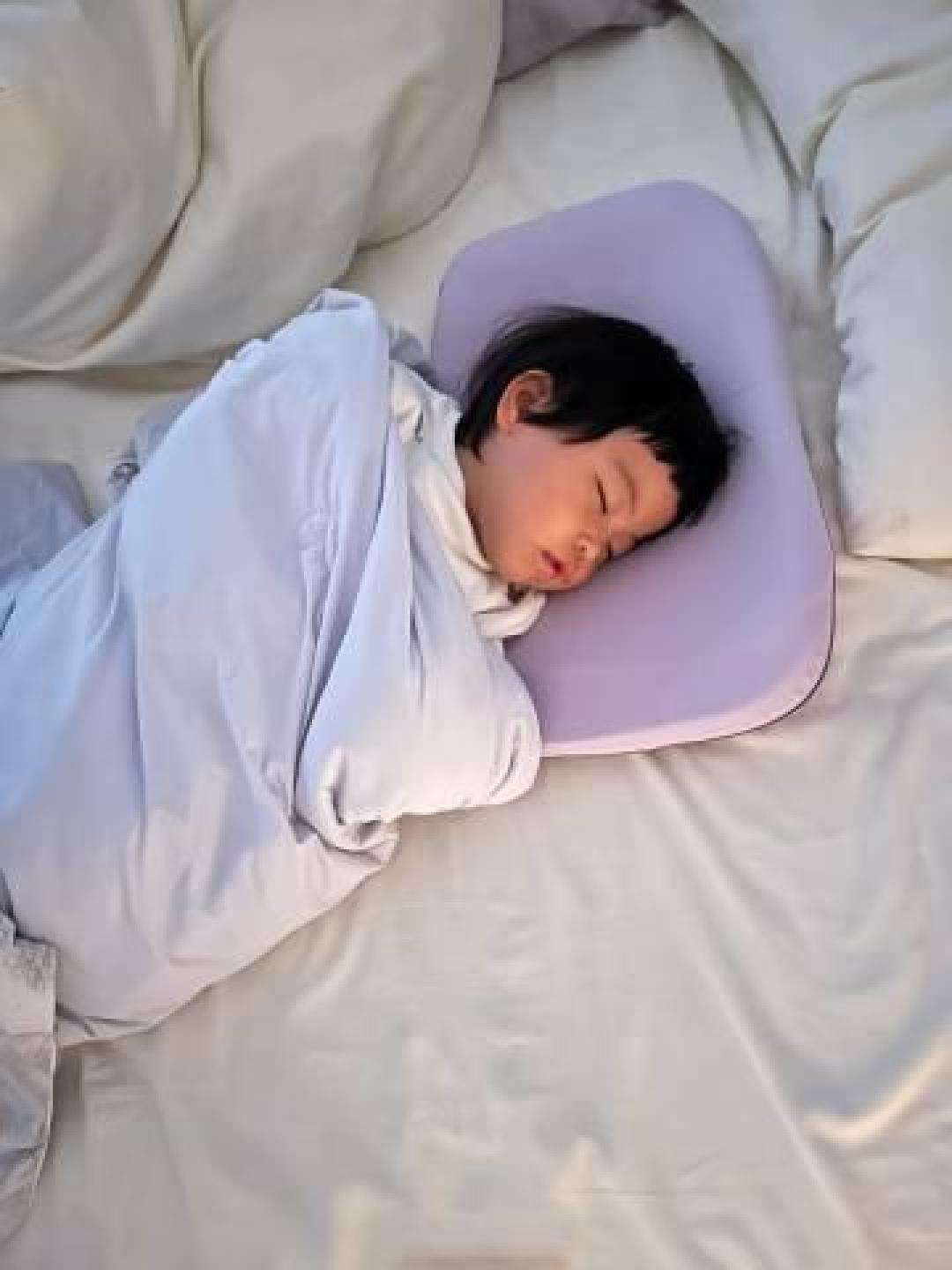 新生代哄睡枕黑科技：防吐奶设计+科学支撑让宝宝夜醒减少7次