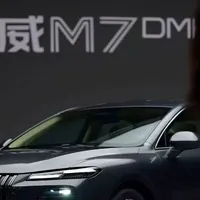 荣威M7 DMH实车现身，“撞脸”宝马7系，长超4米9配迎宾光毯
