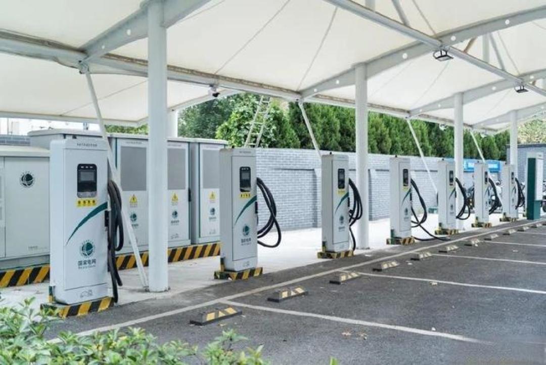 新能源超充竞赛升级：滴滴1600kW液冷桩领衔车企竞逐兆瓦快充新时代