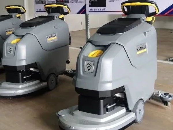 手推自走式洗地吸干机丨卡赫BD50/55W高效清洁，一净到底