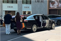 网友偶遇尊界S800实车：配专职司机、隔空关门太优雅