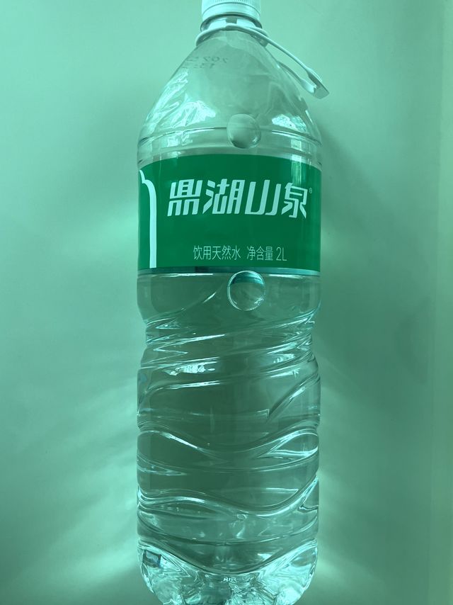 鼎湖山泉饮用天然水，泡茶用水新选择