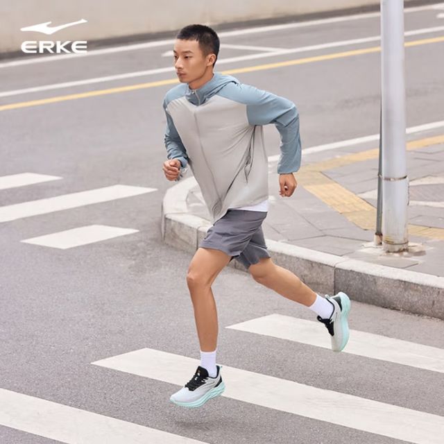 夏日跑步，鸿星尔克掣影3代跑鞋真香！