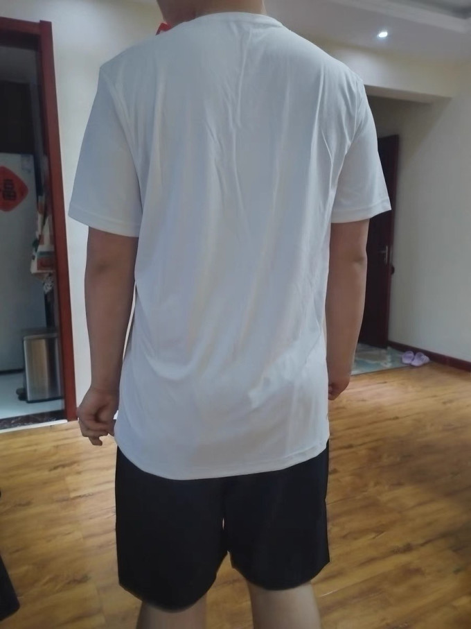 运动T恤