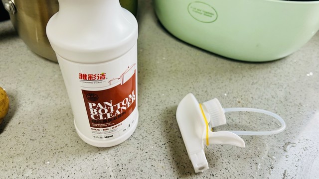 买了瓶锅底除黑剂，试了之后完全无用……