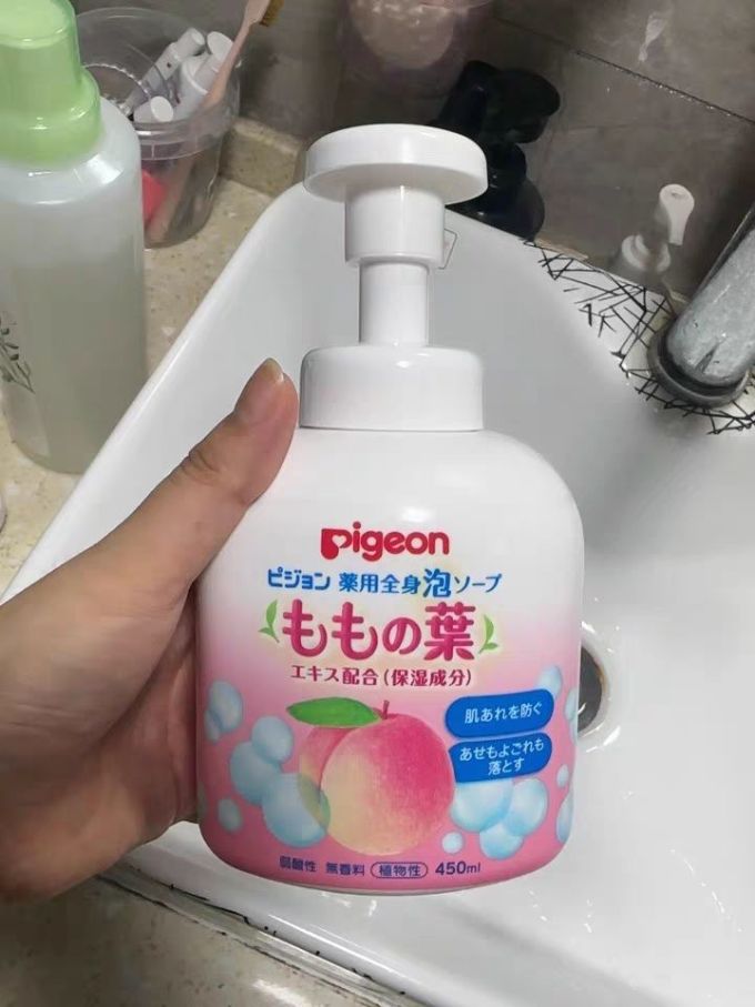 贝亲婴幼儿洗发沐浴二合一