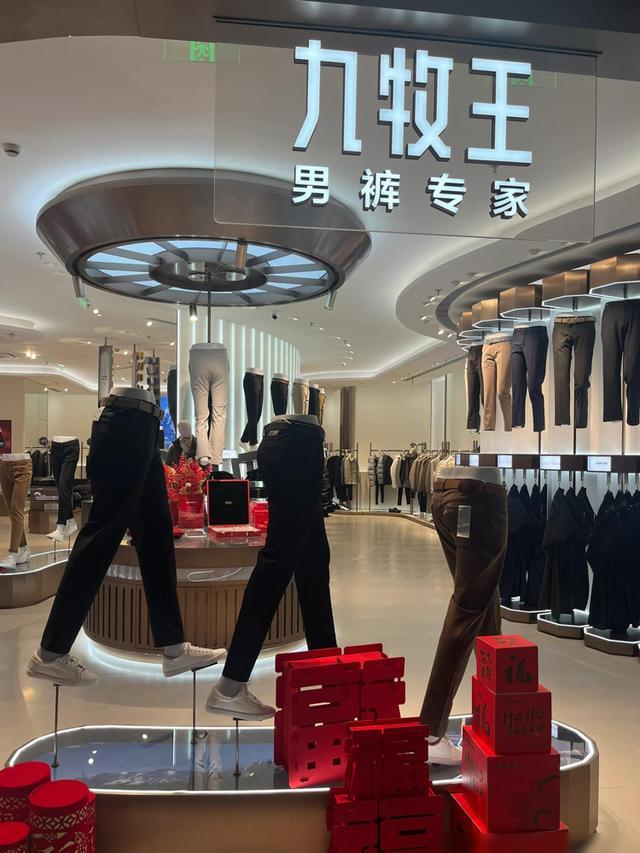 体制内中年男人：衣服“买精不买杂”，这5个国产男装不输爱马仕