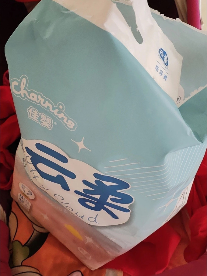 婴儿尿裤