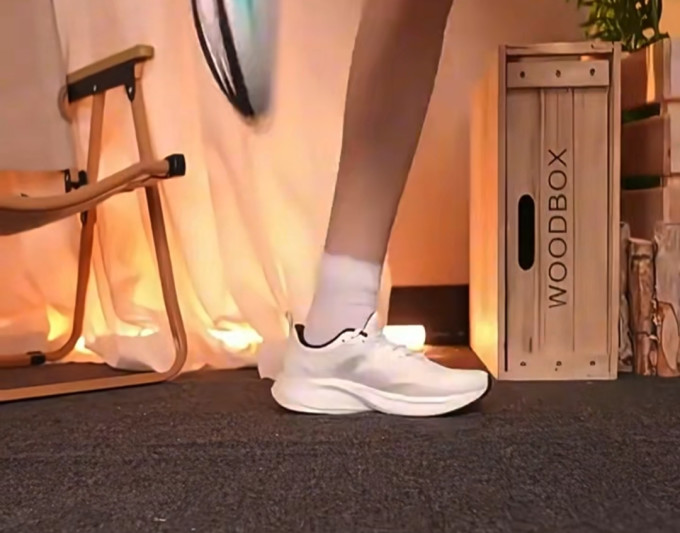 特步跑鞋