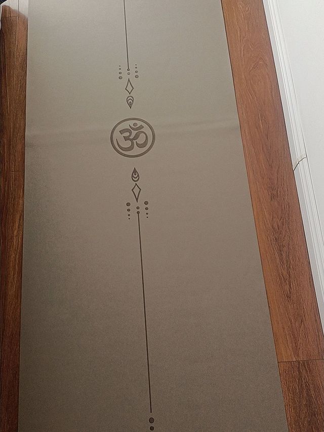 Lululemon瑜伽垫，环保防滑超舒适