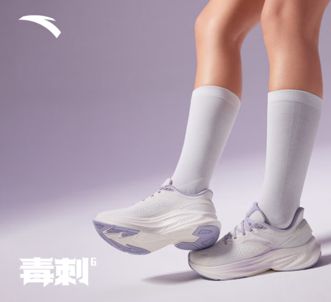 安踏跑鞋