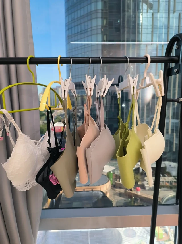 建议大家夏天内衣还是放在室内晒吧。。。