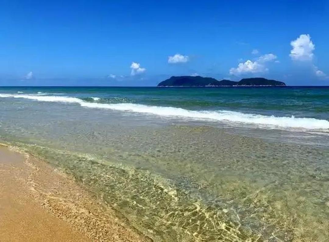 中国秘境里的透明奇迹：无需滤镜的玻璃海惊艳指南