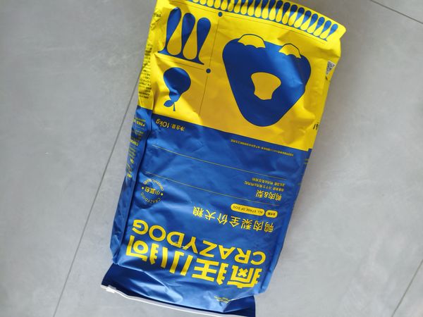 疯狂小狗狗粮，鸭肉梨味道狗狗都可以吃