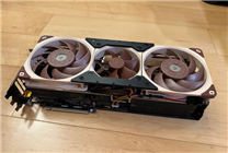 RTX 5090改造五个风扇！噪音几不可闻