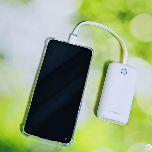 3C 认证护体！iWALK 充电宝陪你高铁飞机放心充