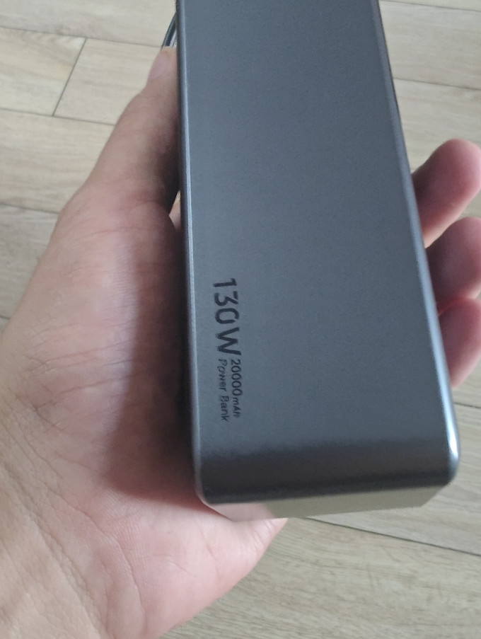 绿联移动电源