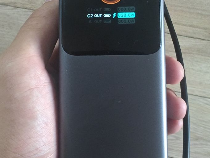 绿联移动电源