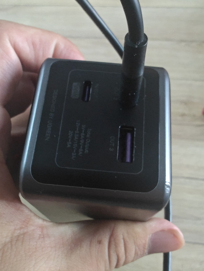 绿联移动电源