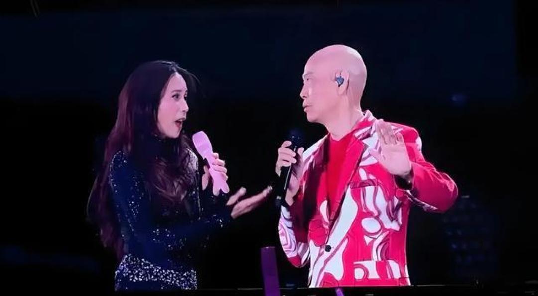 莫文蔚演唱会76岁罗家英抗癌后重聚,大话西游31年经典同框引集体泪目