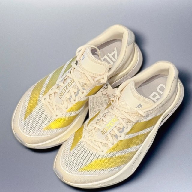 adidas Adizero Boston 13 白金色款超吸睛
