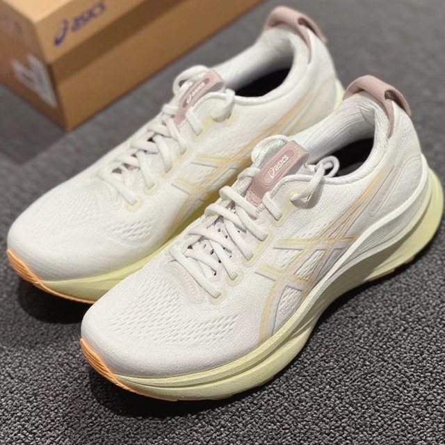 Asics GEL-KAYANO 32 跑步鞋，舒适又稳当！