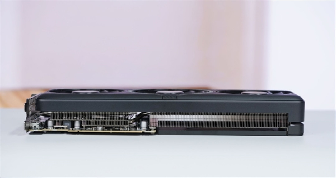 灵动双显灯效！铭瑄RTX 5060 Ti iCraft电竞之心OC 16G图赏