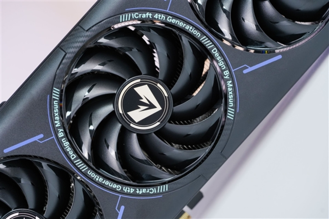 灵动双显灯效！铭瑄RTX 5060 Ti iCraft电竞之心OC 16G图赏
