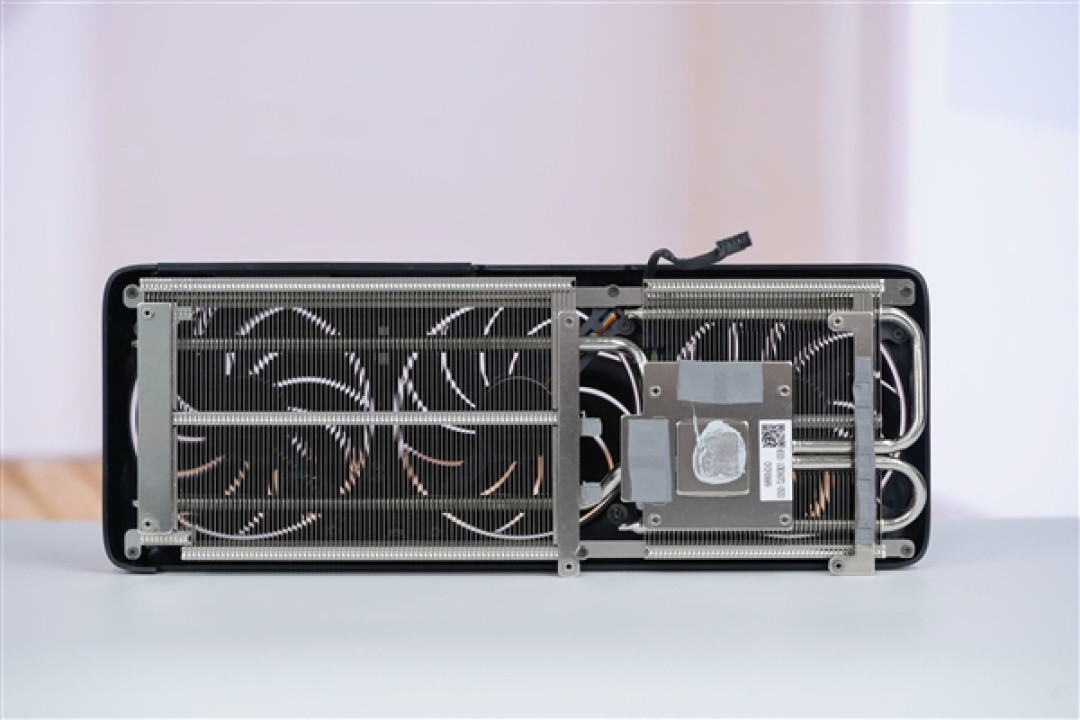 灵动双显灯效！铭瑄RTX 5060 Ti iCraft电竞之心OC 16G图赏
