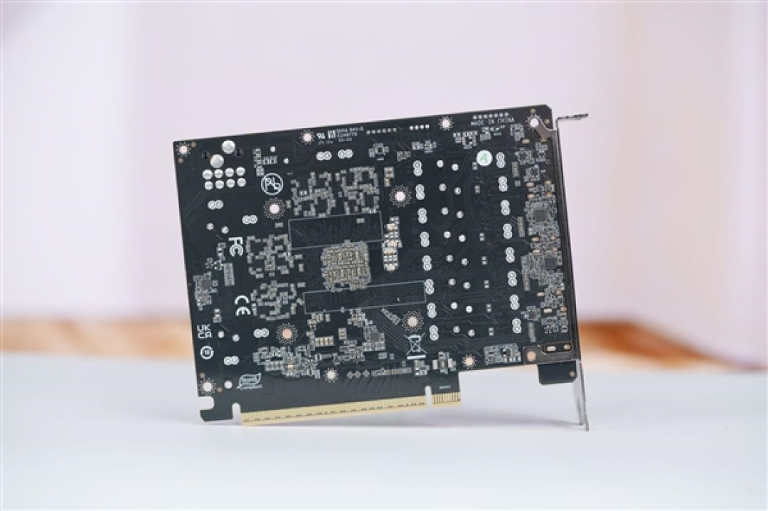 灵动双显灯效！铭瑄RTX 5060 Ti iCraft电竞之心OC 16G图赏