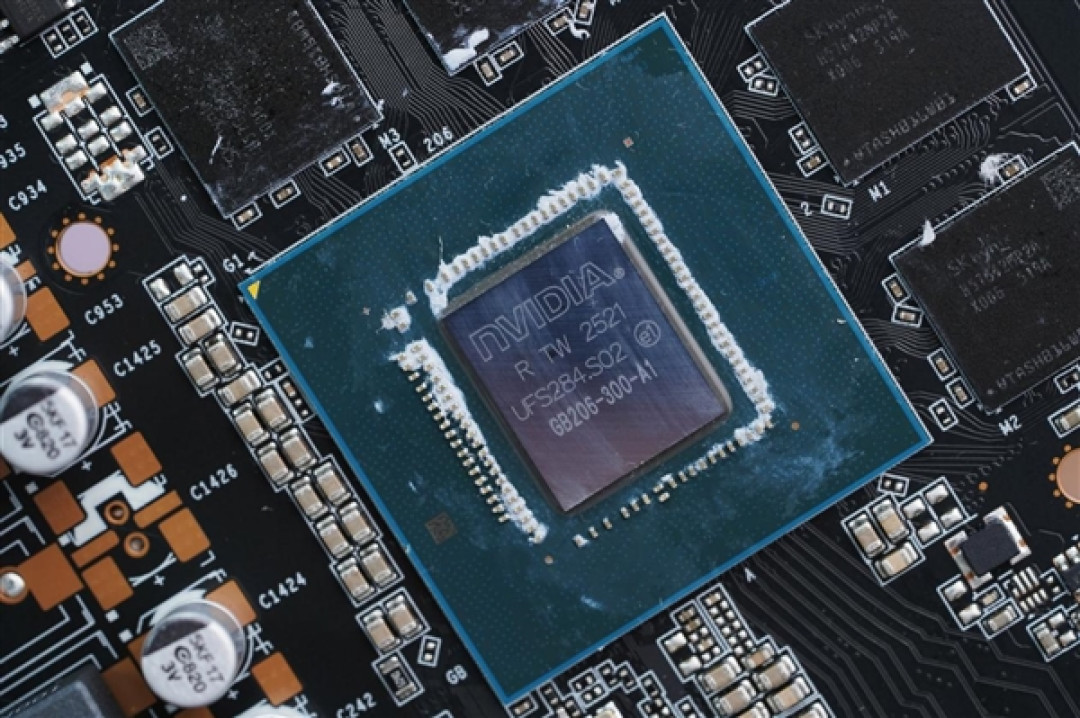 灵动双显灯效！铭瑄RTX 5060 Ti iCraft电竞之心OC 16G图赏