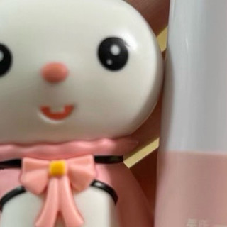 一只治愈“舔唇症”的魔法兔：英氏润唇膏