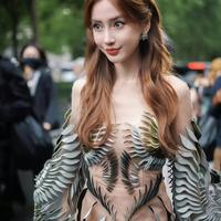 Angelababy巴黎复出首秀：科技先锋碰撞古典美学的形象修复艺术