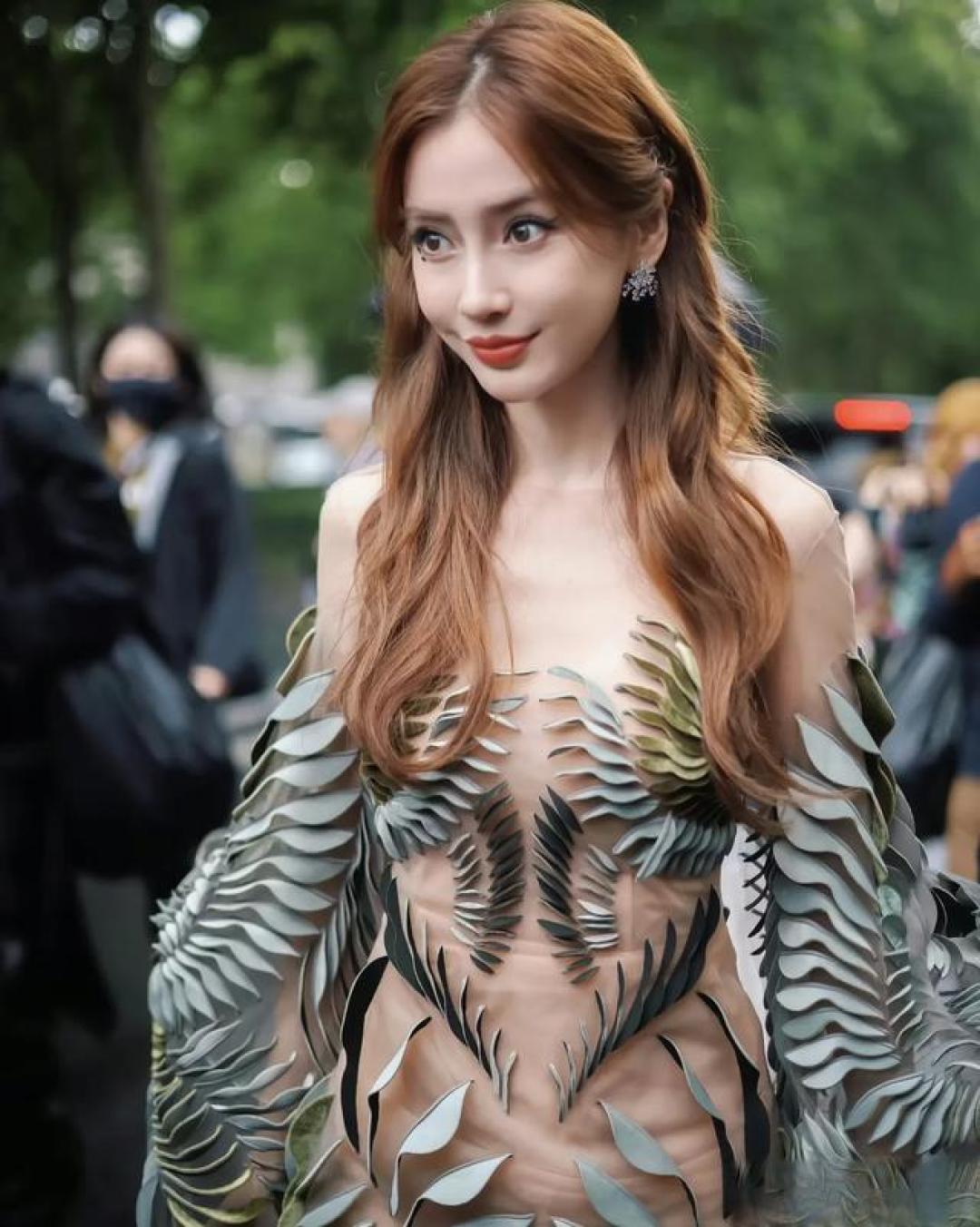 Angelababy巴黎复出首秀：科技先锋碰撞古典美学的形象修复艺术