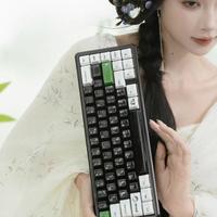 暮蝶键帽破次元：当RGB光瀑浸染《无畏契约》的赛博机械美学