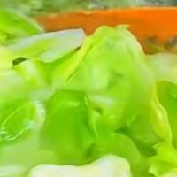     夏日清爽炝拌包菜做法