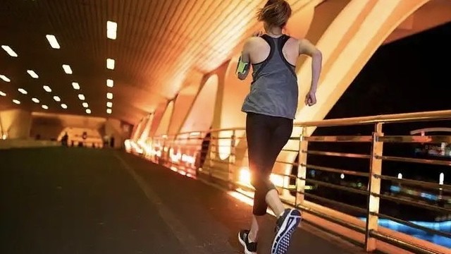 跑步打卡：从跑200米就喘到5公里轻松拿捏。