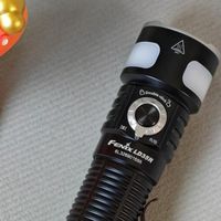 指尖旋控，双色闪耀，菲尼克斯LD35R旋转磁控双光源手电筒体验