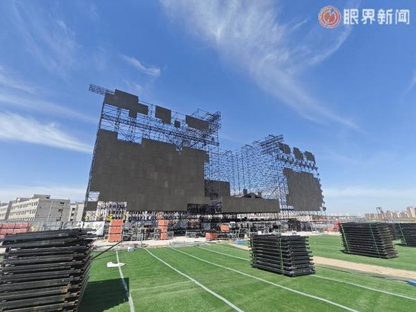 公交专线、停车指南、持票根享百企折扣……2025新疆超级草莓音乐节“宠粉”福利多多