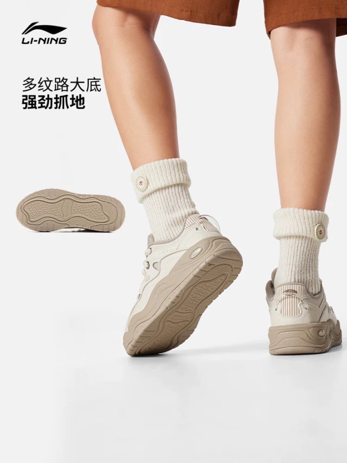 李宁运动板鞋