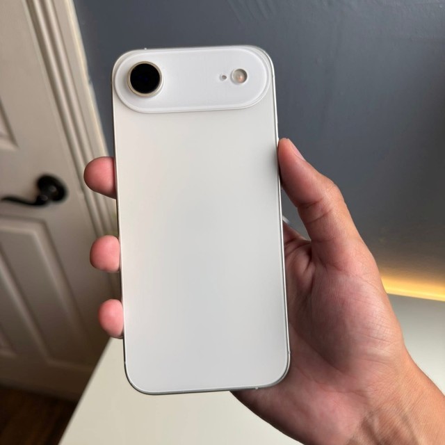 iPhone 17 Air机模上手，苹果再次引领，安卓阵营即将跟进